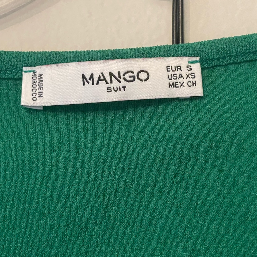 Green Keyhole Tank Top - Picture 4 of 4
